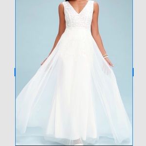 Minnie White Lace Maxi Dress